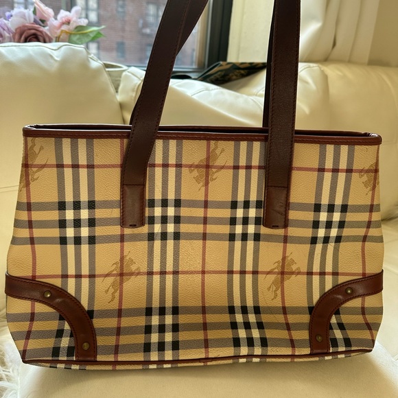 BURBERRY Medium Tote - Picture 3 of 13